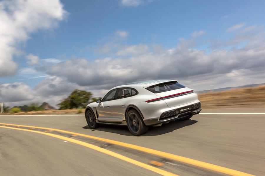  Porsche Mission E Cross Turismo 2018 года  (фото 49 из 66)
